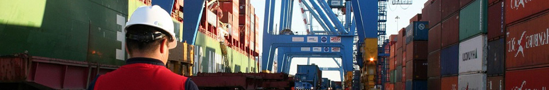Operaciones logísticas en un área industrial